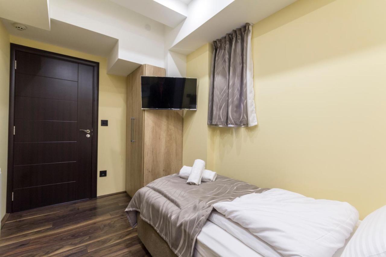 Madison Inn Suites - Wilson'S Square Belgrad Exterior foto